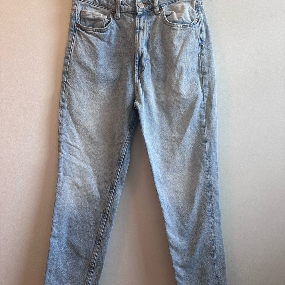 ZARA Women’s Straight Leg Mom Fit Light Wash Denim Jeans Size 6